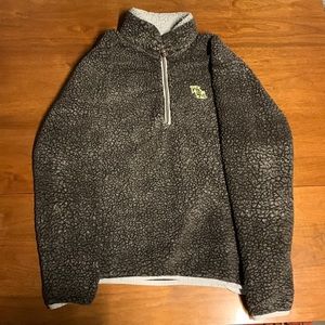 William and Mary Sherpa Pull-Over